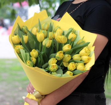 Букет из 35 желтых пионовидных тюльпанов