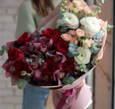 Букет с ранункулюсами 