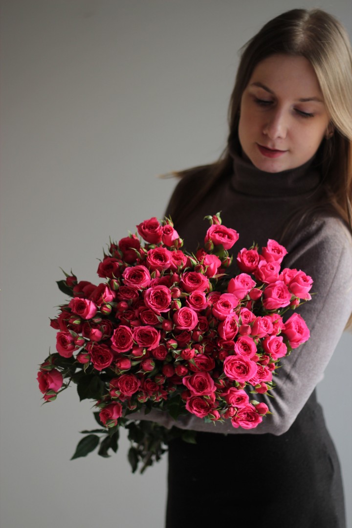 Букет из 9 кустовых роз 