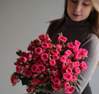 Букет из 9 кустовых роз 