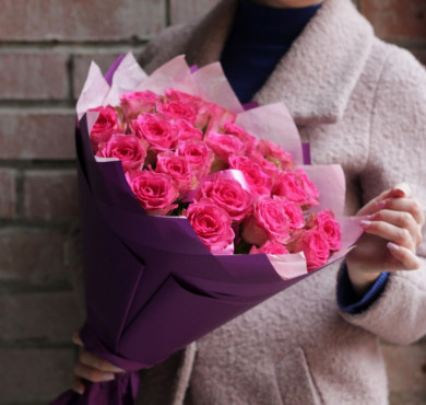 Букет из 15 ярко-розовых роз