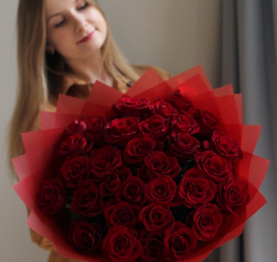 Букет из 31 красной розы 50 см