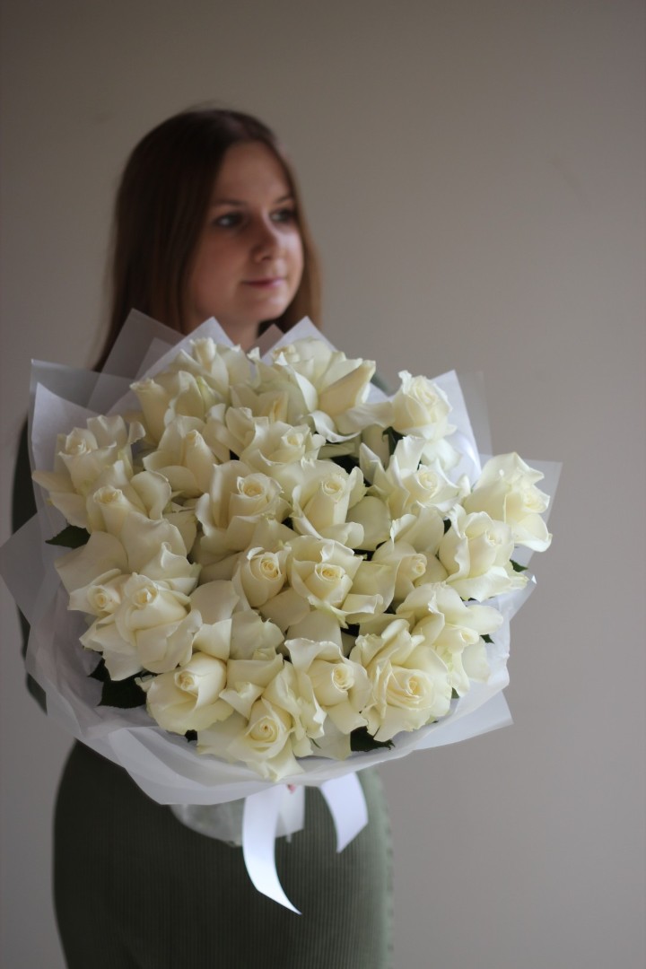 Букет из 25 белых французских роз