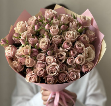 Букет из 9 кустовых роз Дестини