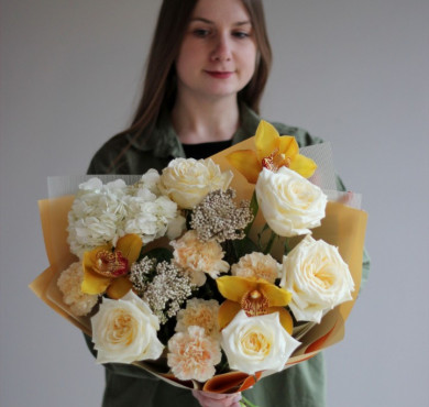 Букет с гортензией 