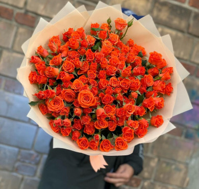 Букет из 25 кустовых роз 