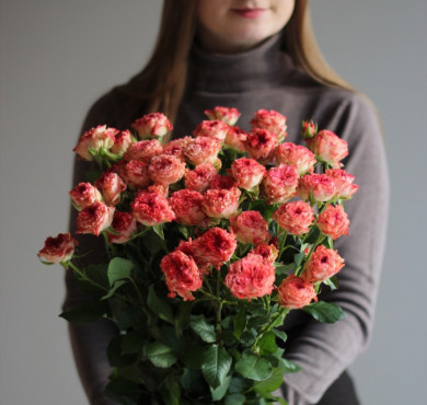 Букет из 9  кустовых роз 