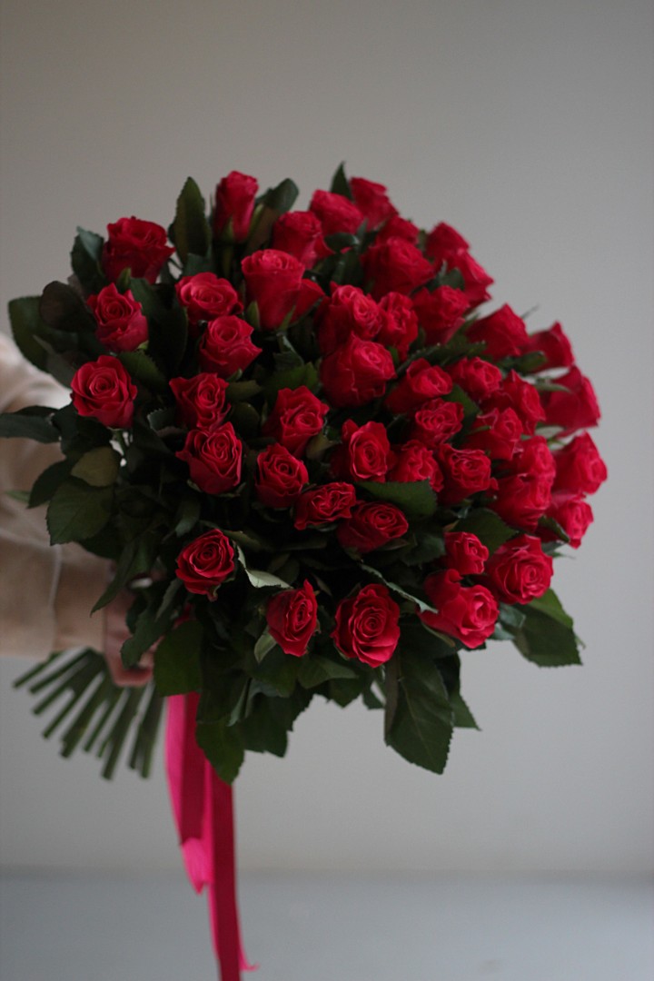Букет из 45 роз Таказзи с лентой