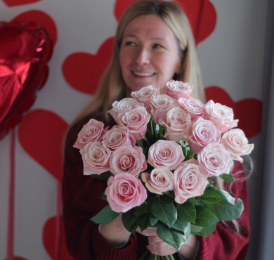 Букет из 19 пудровых роз