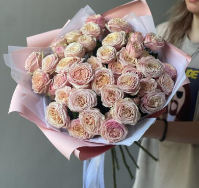 Букет из 9 кустовых пионовидных роз Тендрессе