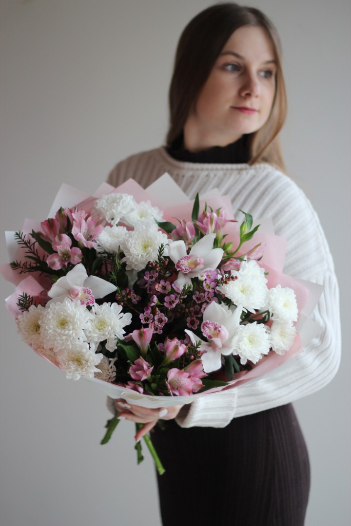 Букет с хризантемой 